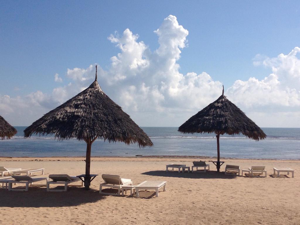 Kola Beach Resort Mambrui Bagian luar foto