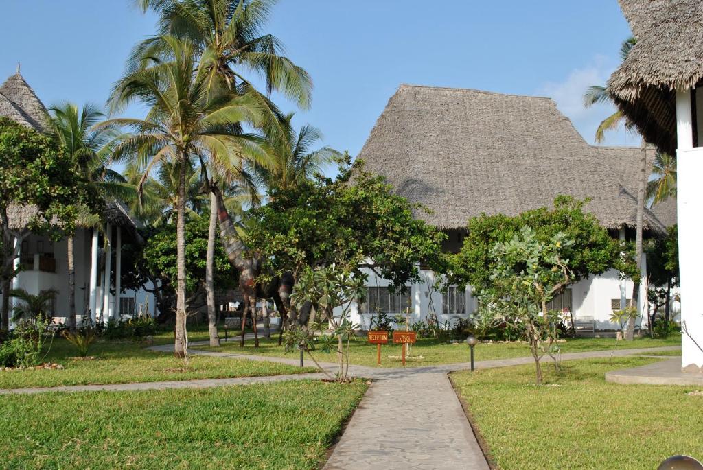 Kola Beach Resort Mambrui Bagian luar foto