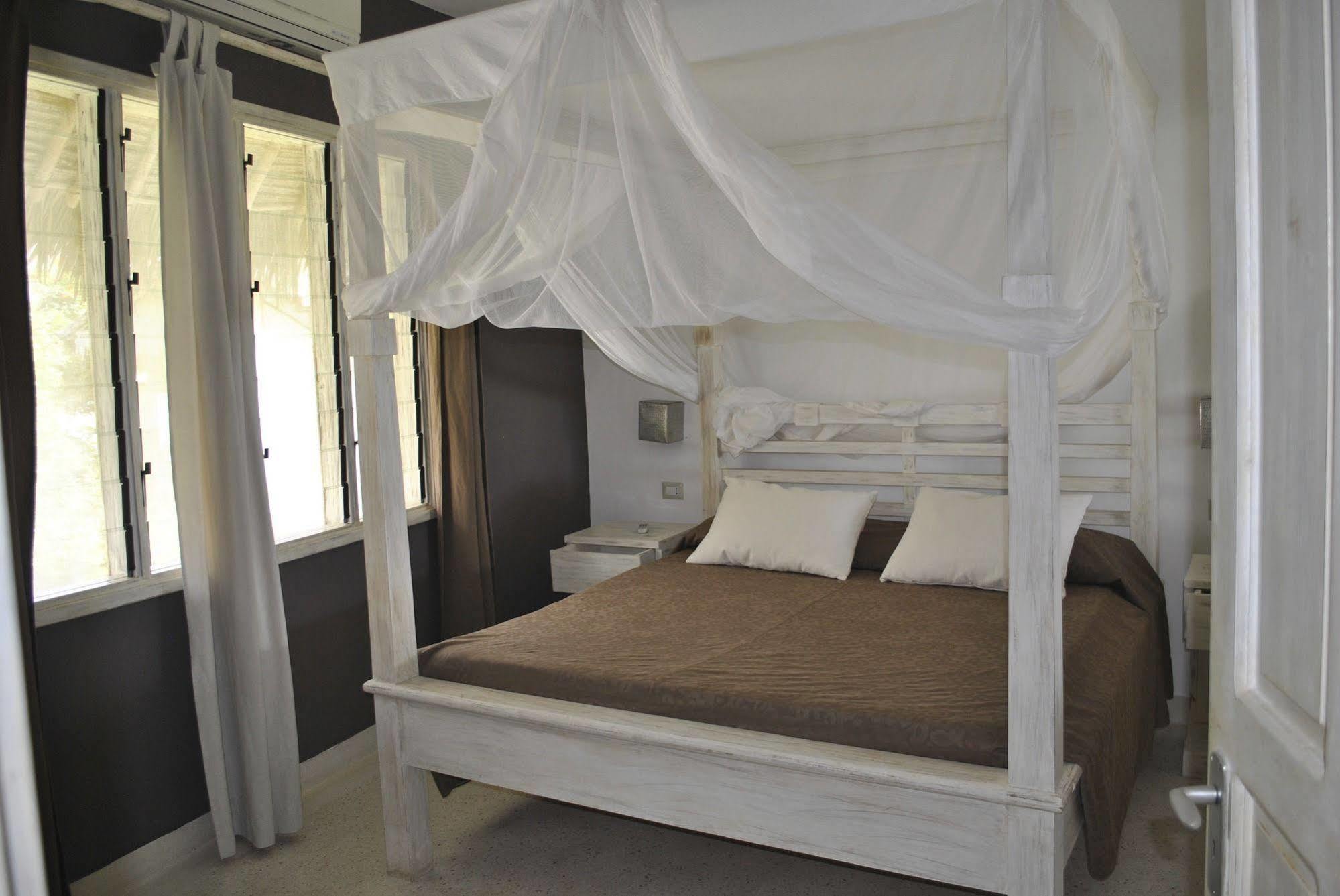 Kola Beach Resort Mambrui Bagian luar foto