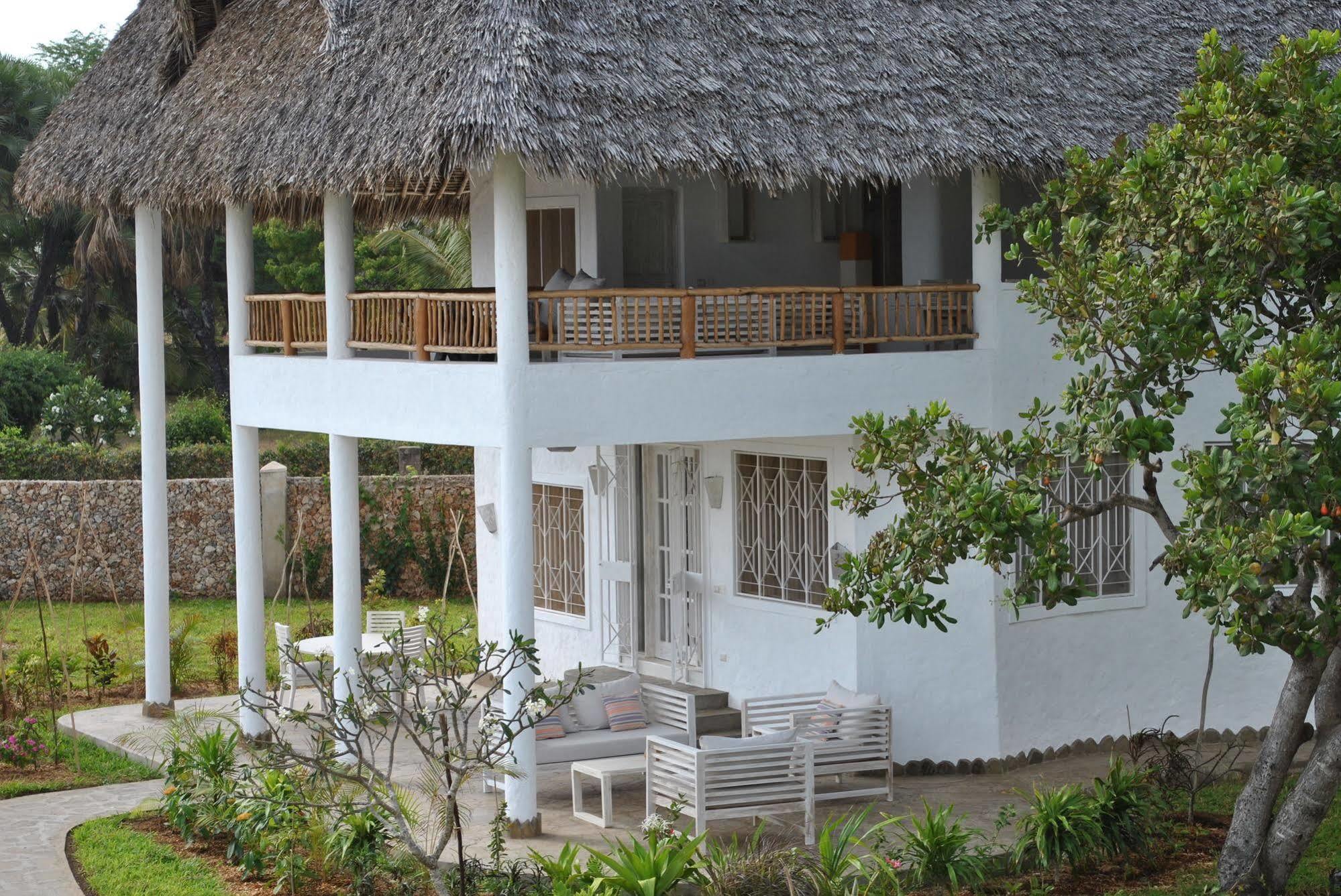 Kola Beach Resort Mambrui Bagian luar foto